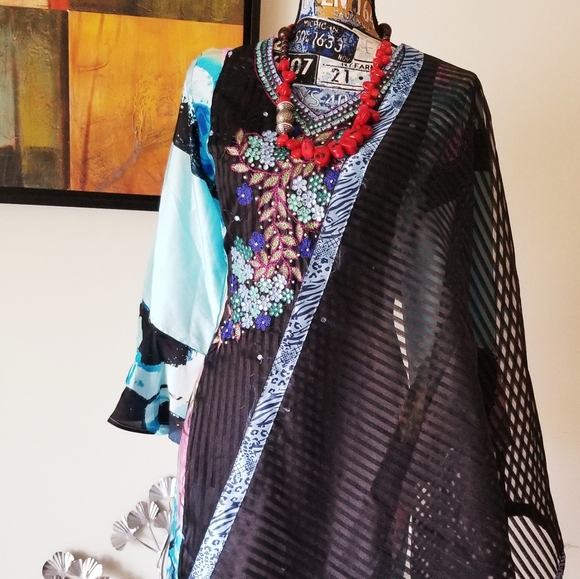 Mirror embroidered muslin silk salwar kameez - Picture 1 of 6